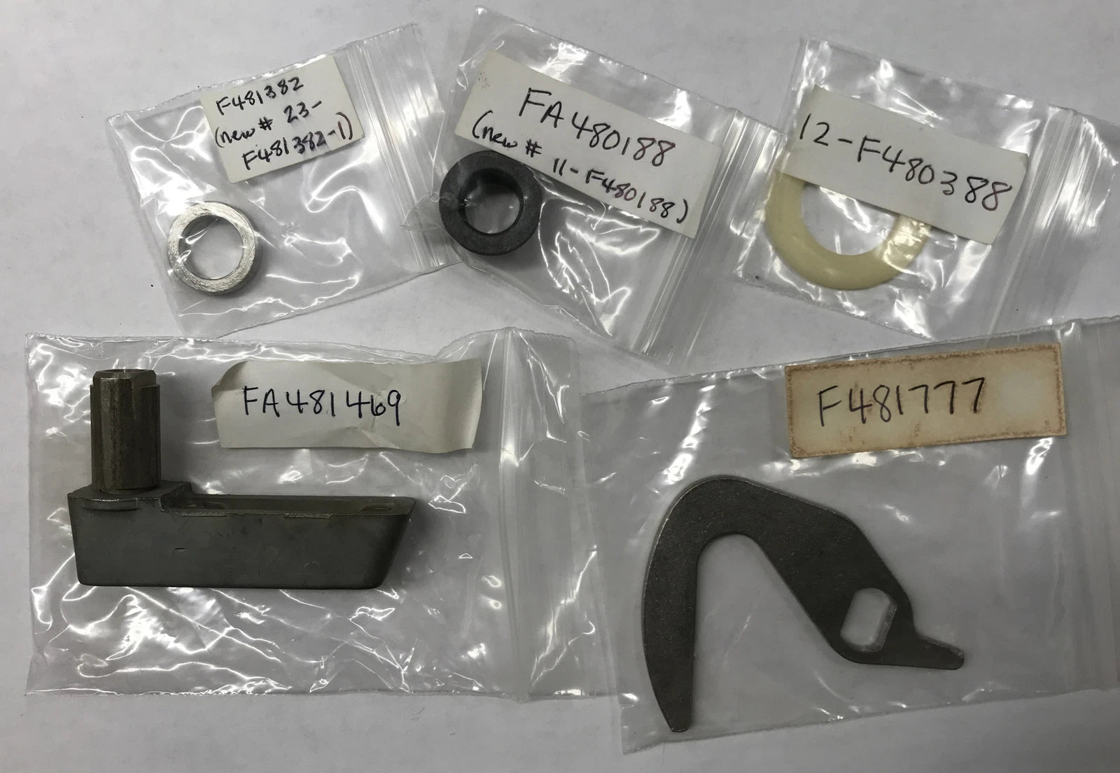1986 FORCE 1254X6B 125HP COVER LATCH HANDLE FA481469 F481777 OUTBOARD BOAT MOTOR