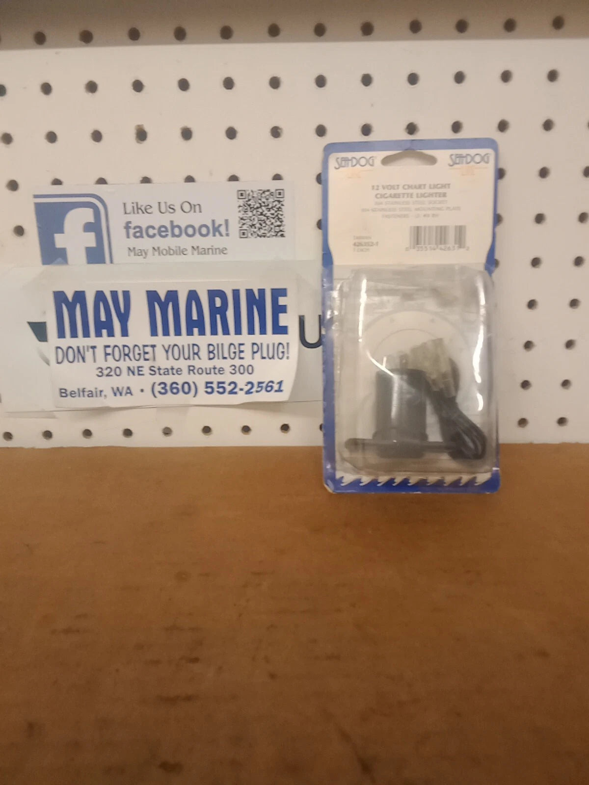426352-1 SEA-DOG 12Volt Chart Light/Cigarette Lighter Socket Stainless st. mnt
